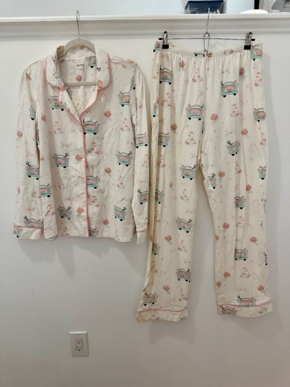 Bridal Pajama Set in White "Just Married" Pattern - Picture 4 of 5